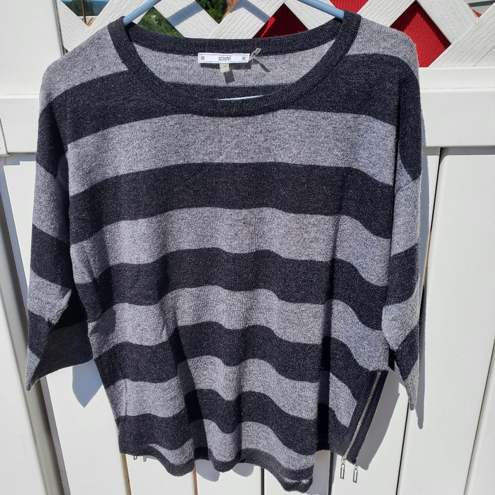 Ladies sweater 🖤